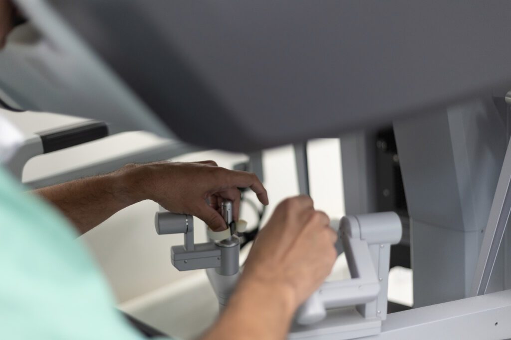 Sistema de cirurgia robótica utilizado na cirurgia robótica transoral (TORS)